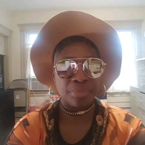 Meet your Posher, Doris